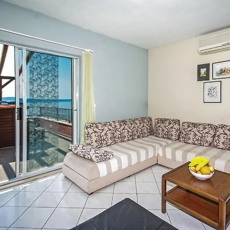 Family-friendly With Swimming Pool - 13772